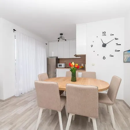 Erholung Free Garage Space Makarska