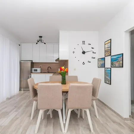 Erholung Free Garage Space Lägenhet Makarska