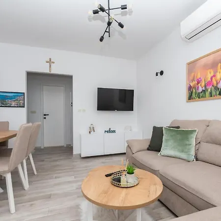 Erholung Free Garage Space Lägenhet Makarska